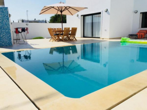 Hotels in Madaniyin